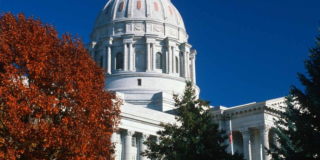 side view of the Missouri state capitol building