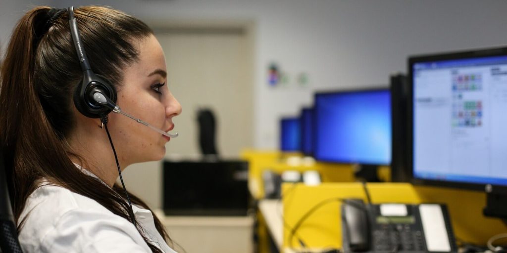 romanian version of having a conversation with a distress caller