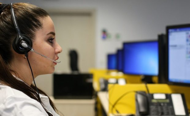 romanian version of having a conversation with a distress caller